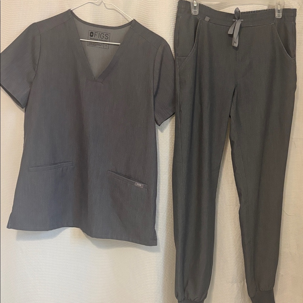 Figs Charcoal Scrub Ensemble
